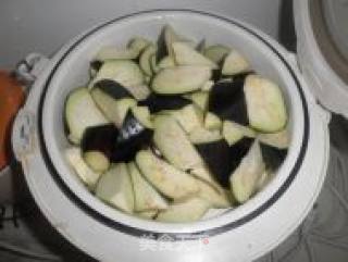 蒜蓉酱烧茄子的做法步骤：2