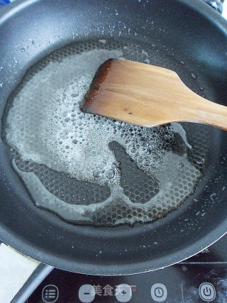 【不加一滴酱油，炒出漂亮光泽】 毛氏红烧肉的做法步骤：8