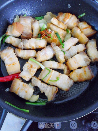 【不加一滴酱油，炒出漂亮光泽】 毛氏红烧肉的做法步骤：12