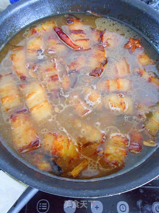 【不加一滴酱油，炒出漂亮光泽】 毛氏红烧肉的做法步骤：14