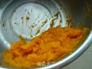 香甜软糯的芝麻香南瓜饼的做法步骤：4