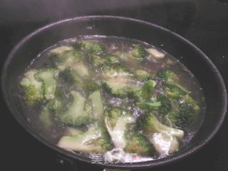 西兰花拌蚝味豆腐的做法步骤：4