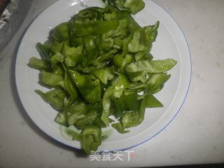 青椒炒鸡蛋的做法步骤：1