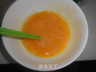 青椒炒鸡蛋的做法步骤：2