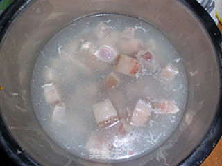 虽平凡却也美味——土豆烧肉的做法步骤：1