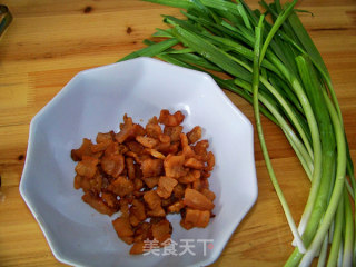 心蓝手制私房菜【豆豉大蒜炒油渣】——为了儿时的纯真记忆的做法步骤：1