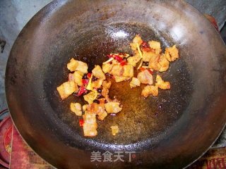 心蓝手制私房菜【豆豉大蒜炒油渣】——为了儿时的纯真记忆的做法步骤：3