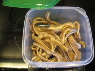 香辣猪耳的做法步骤：2