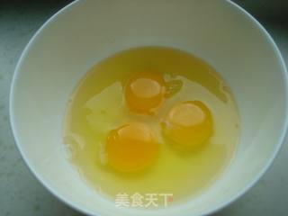 青红辣椒鸡蛋花的做法步骤：2