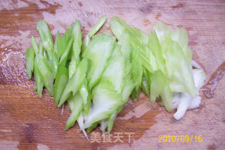 【天添美食扁嘴鸭】6#——青芹百合菊花肫的做法步骤：1