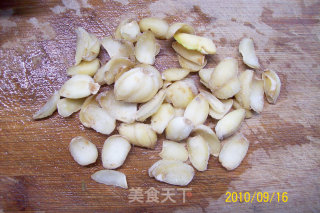 【天添美食扁嘴鸭】6#——青芹百合菊花肫的做法步骤：2