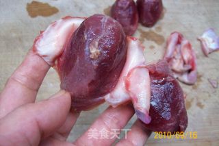 【天添美食扁嘴鸭】6#——青芹百合菊花肫的做法步骤：4