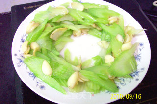 【天添美食扁嘴鸭】6#——青芹百合菊花肫的做法步骤：13