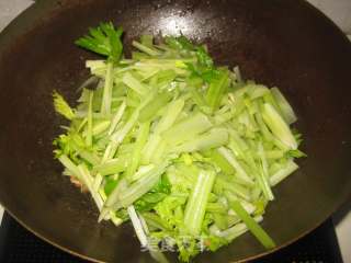 芹菜炒肉丝的做法步骤：6
