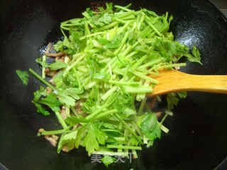 家常肉丝香芹的做法步骤：4