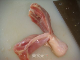 美味香煎鸡腿肉的做法步骤：1