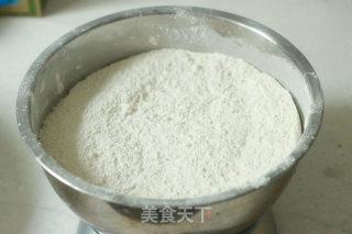 自制美味沙琪玛的做法步骤：1