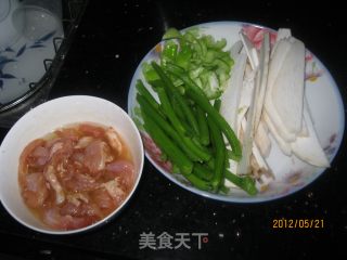 肉炒马腿菇的做法步骤：1