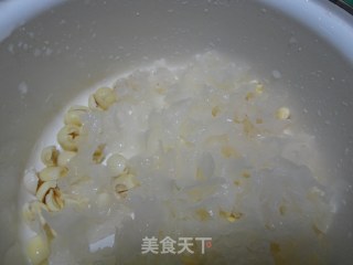 桂圆莲子百合汤的做法步骤：2