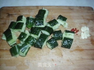 拍黄瓜的做法步骤：2