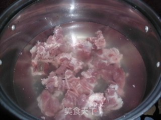 龙骨土豆芽菜的做法步骤：1
