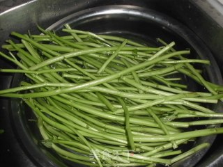糖醋菜梗的做法步骤：1