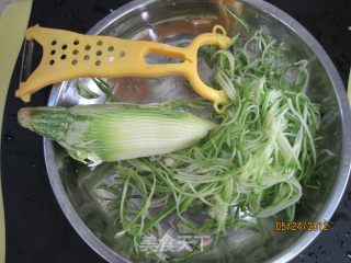 西葫芦鸡蛋饼的做法步骤：2