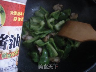 大辣椒炒肉的做法步骤：6