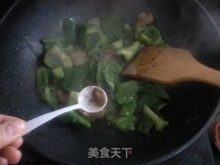 大辣椒炒肉的做法步骤：8