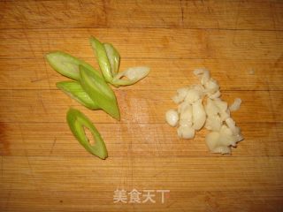 蒜香荷兰豆的做法步骤：2