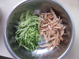 清凉爽口的凉拌粉丝的做法步骤：2