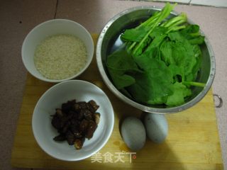 DIY皮蛋瘦肉粥的做法步骤：1