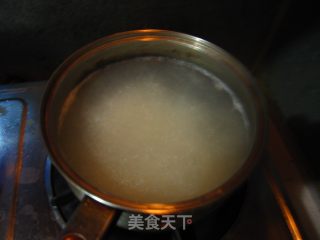DIY皮蛋瘦肉粥的做法步骤：2