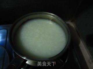 DIY皮蛋瘦肉粥的做法步骤：3
