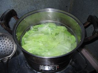 茴子白拌木耳的做法步骤：1