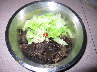 茴子白拌木耳的做法步骤：2