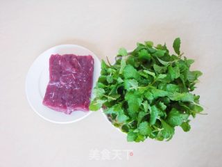 滑嫩鲜香的薄荷炒牛肉的做法步骤：1