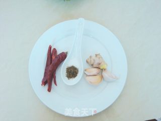 滑嫩鲜香的薄荷炒牛肉的做法步骤：2