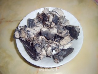 新鲜椰肉乌鸡汤的做法步骤：3