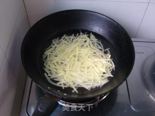 治愈系美食--呛拌土豆丝的做法步骤：2