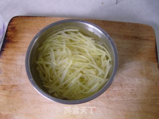 治愈系美食--呛拌土豆丝的做法步骤：3