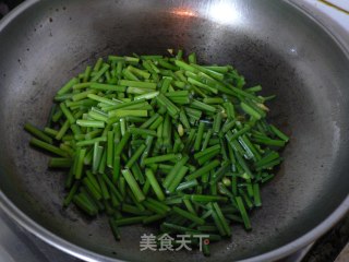 韭苔炒彩丁的做法步骤：10