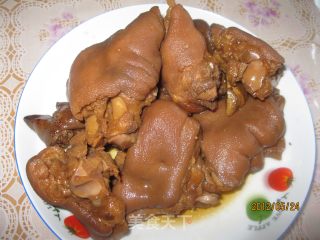 卤猪蹄的做法步骤：4