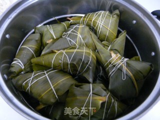 端午节吃粽子——咸蛋黄粽子的做法步骤：5