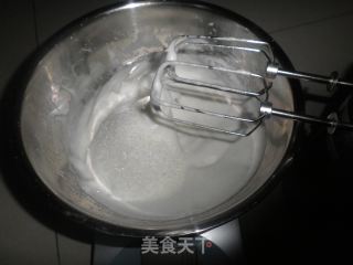 有点回缩的8寸戚风蛋糕的做法步骤：7