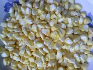 家人都爱的菜——尖椒玉米粒的做法步骤：1