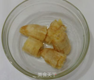 香蕉戚风蛋糕卷的做法步骤：1