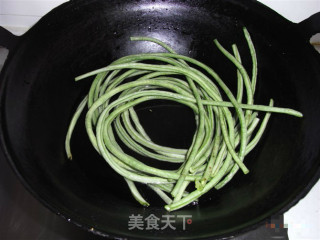 蒜泥长豆角的做法步骤：2