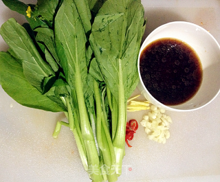 舌尖上的小清新——白灼菜心的做法步骤：2