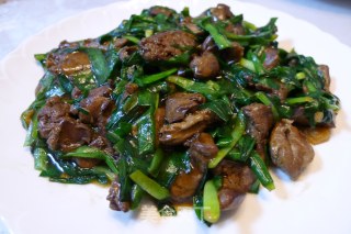 韭菜炒鸡肝 …… 雅子家的简单健康美味儿的做法步骤：5